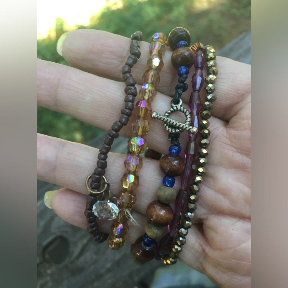 Beaded elastic brackets in shades of tan and brown